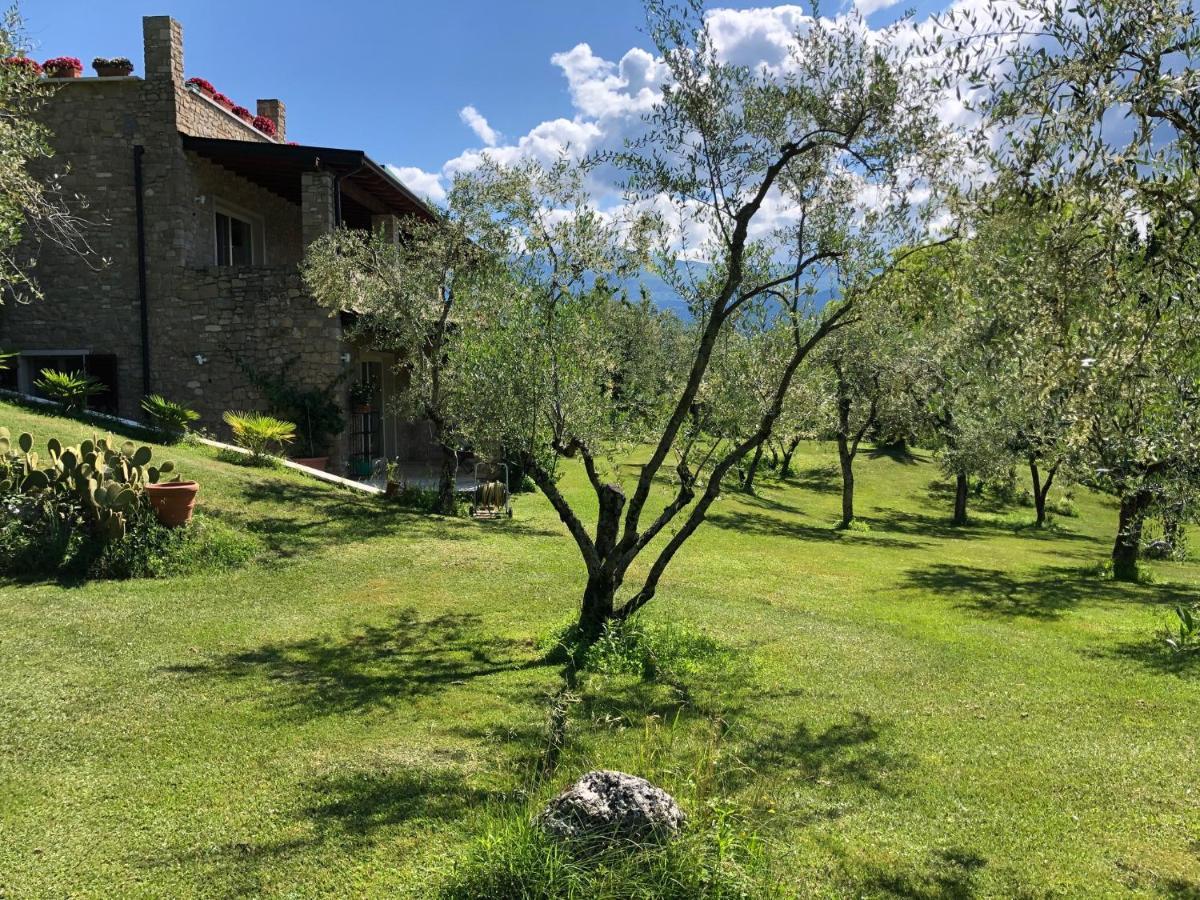 La Cascata Negli Ulivi Bed and Breakfast Toscolano Maderno Eksteriør billede