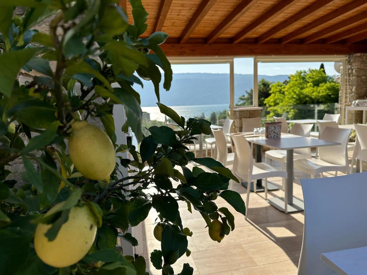 La Cascata Negli Ulivi Bed and Breakfast Toscolano Maderno Eksteriør billede