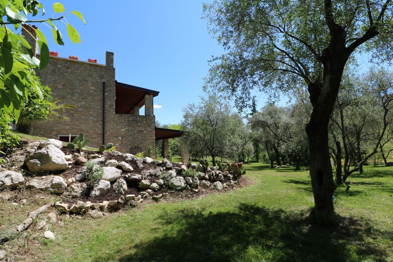 La Cascata Negli Ulivi Bed and Breakfast Toscolano Maderno Eksteriør billede