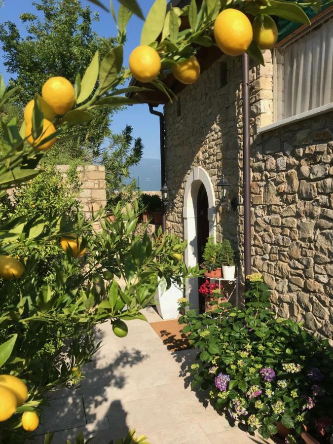 La Cascata Negli Ulivi Bed and Breakfast Toscolano Maderno Eksteriør billede